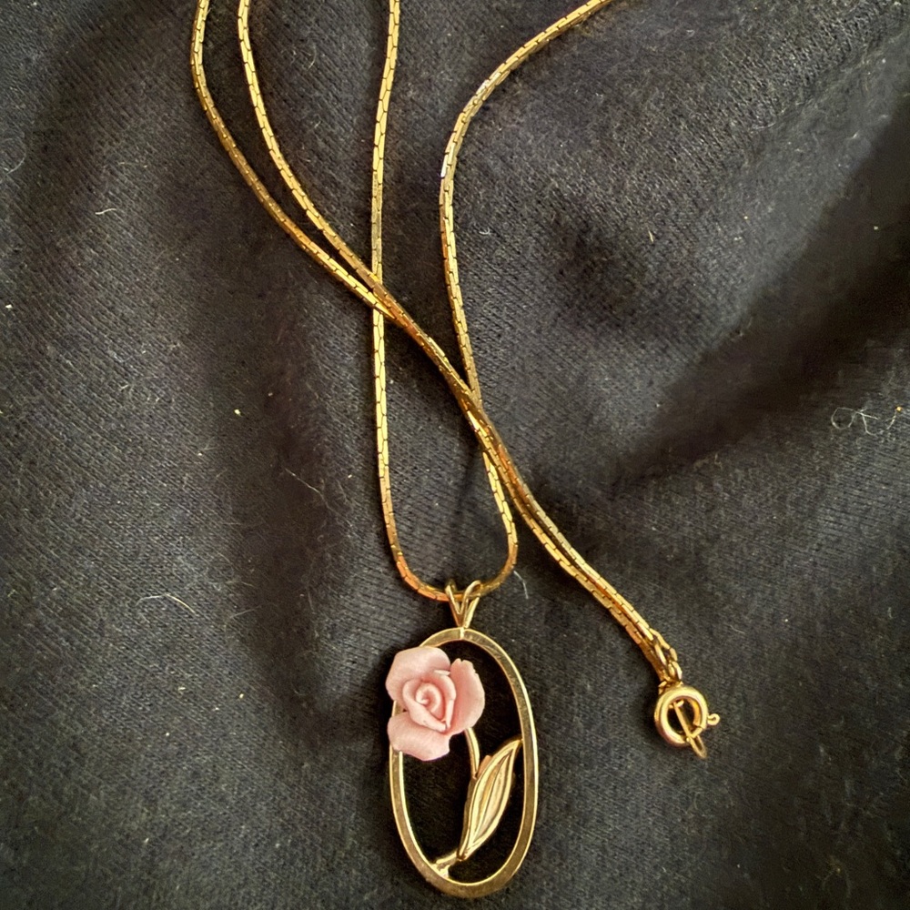 Gold Pendant Necklace with Pink Rose
